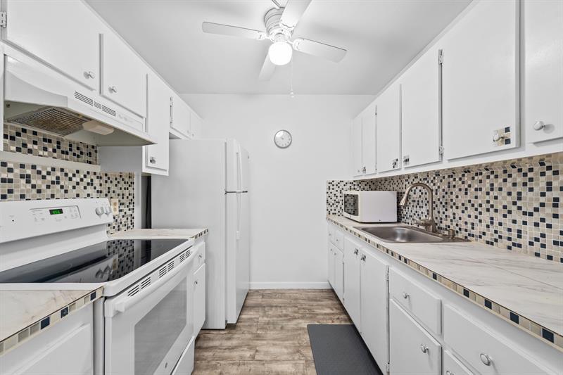 Property Photo: 1301 SW 134th Way 103B FL 33027