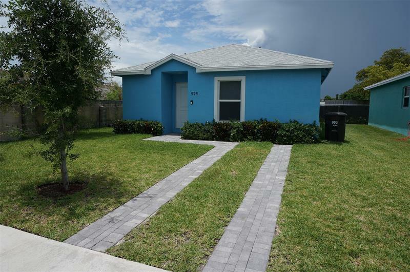 Property Photo: 575 Lilac Ct FL 33407