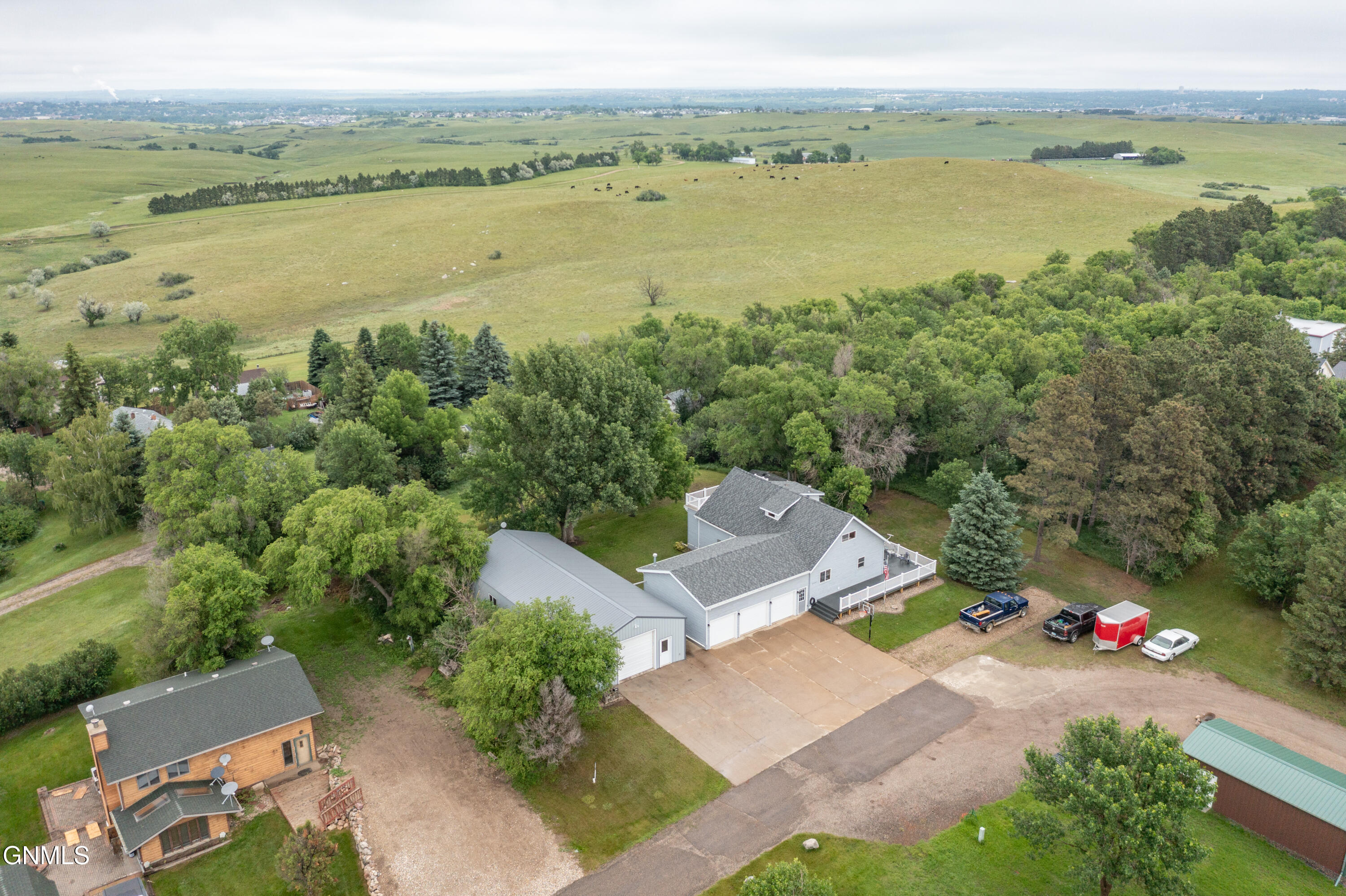 2091 Weinberger Drive S  Mandan ND 58554 photo