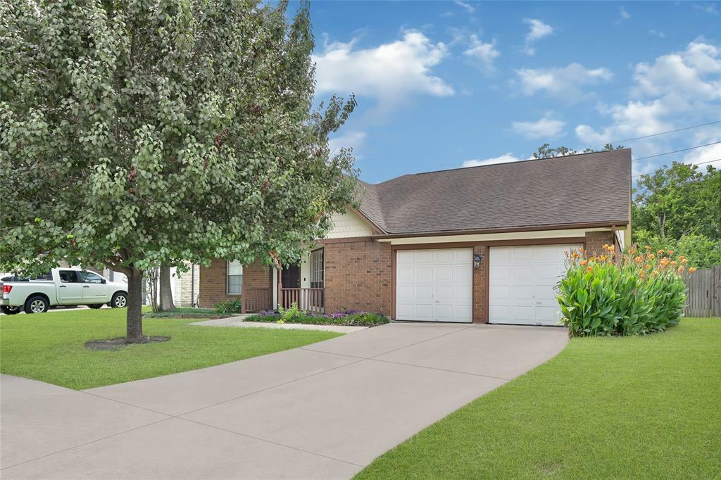 Property Photo: 2215 Saradon Drive TX 77478