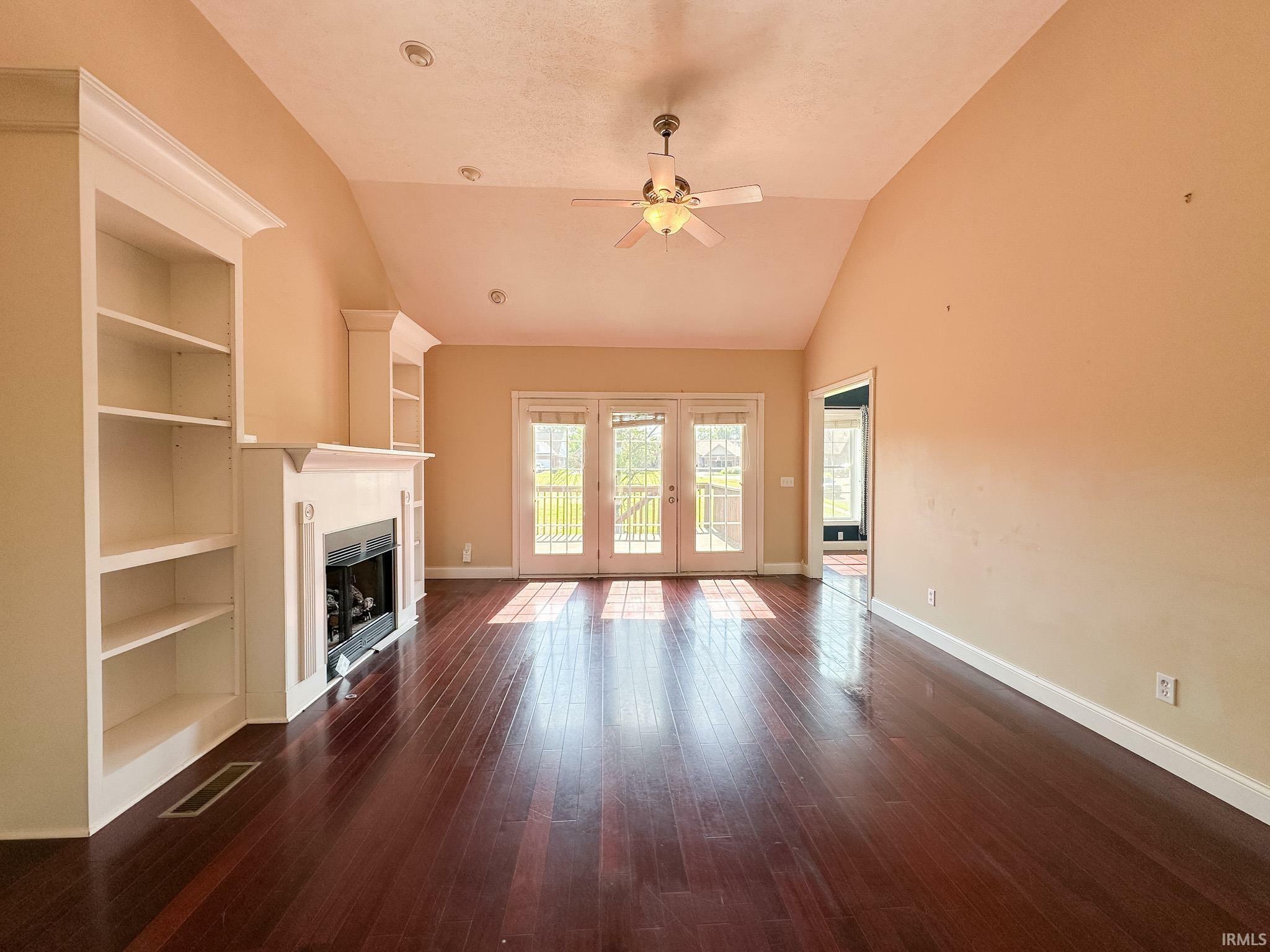 Property Photo: 372 Persimmon Circle IN 47601
