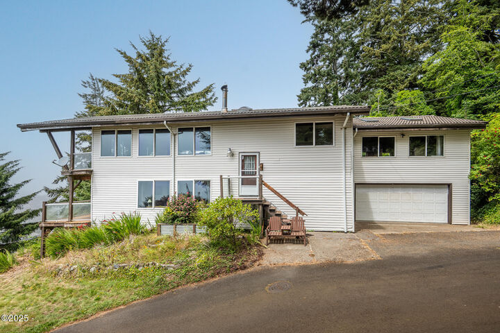 Property Photo: 340 NE Vista Terrace Avenue OR 97341