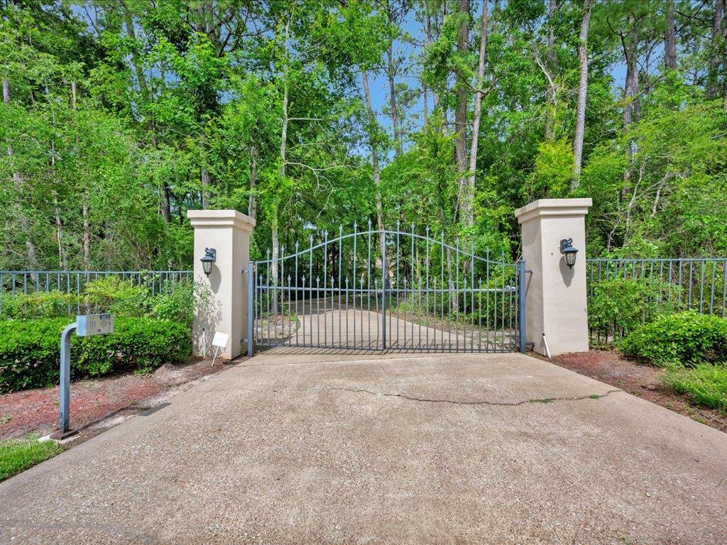 Property Photo: 2102 Brentwood Drive TX 75901