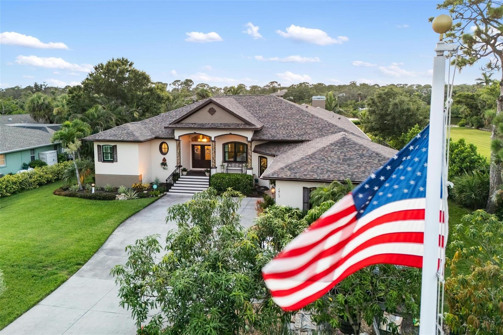 Property Photo: 1415 Bayshore Drive FL 34223