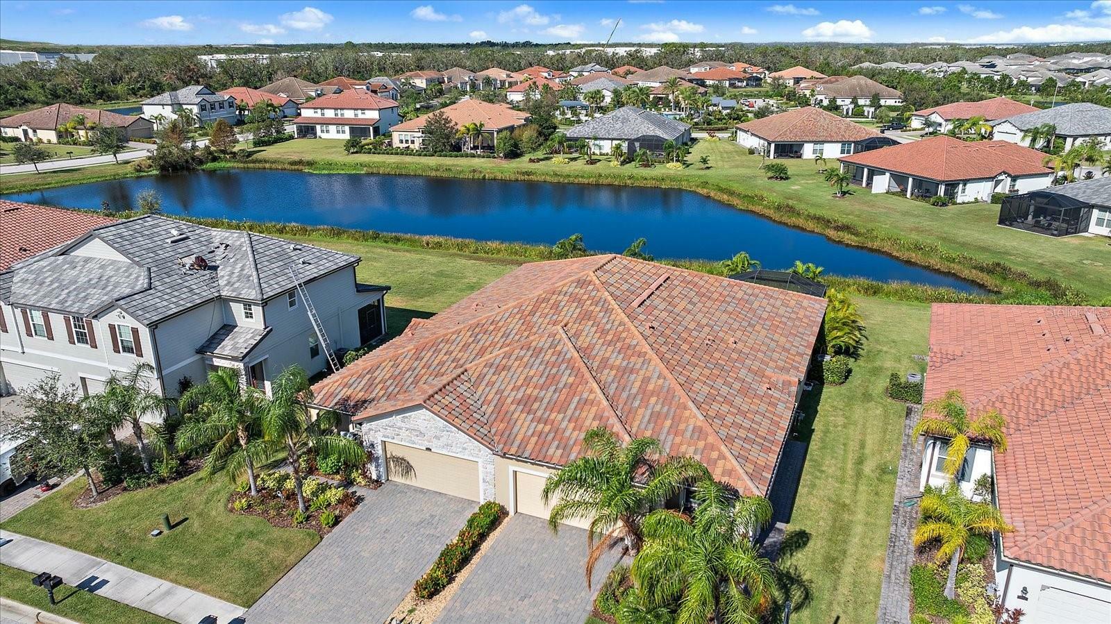 Property Photo: 2520 Avolet Court FL 34211