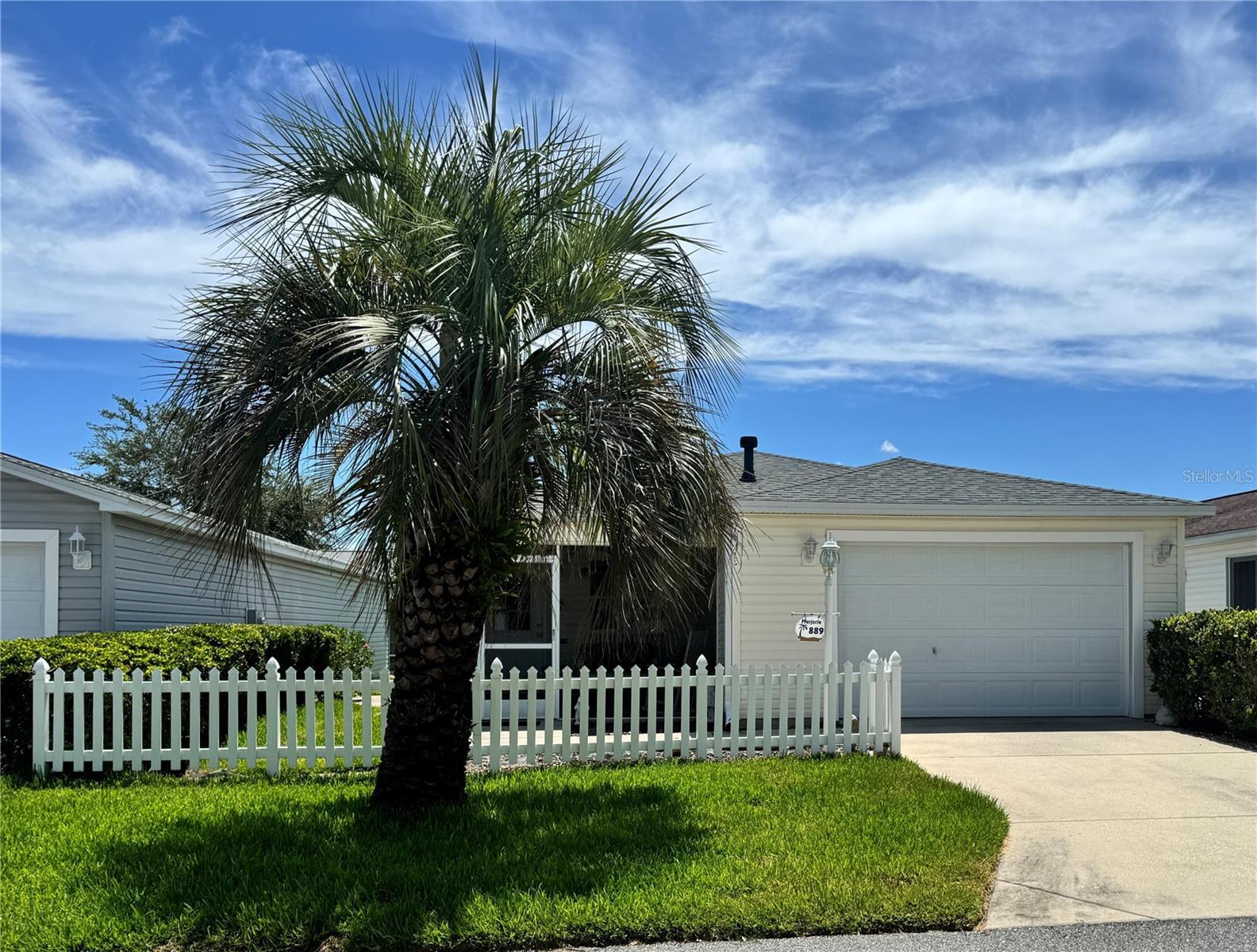 Property Photo: 889 Allagash Avenue FL 32162