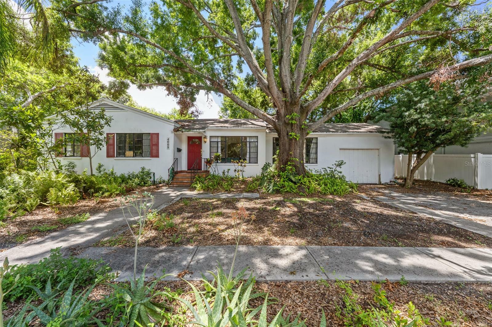 Property Photo: 4008 W El Prado Boulevard FL 33629