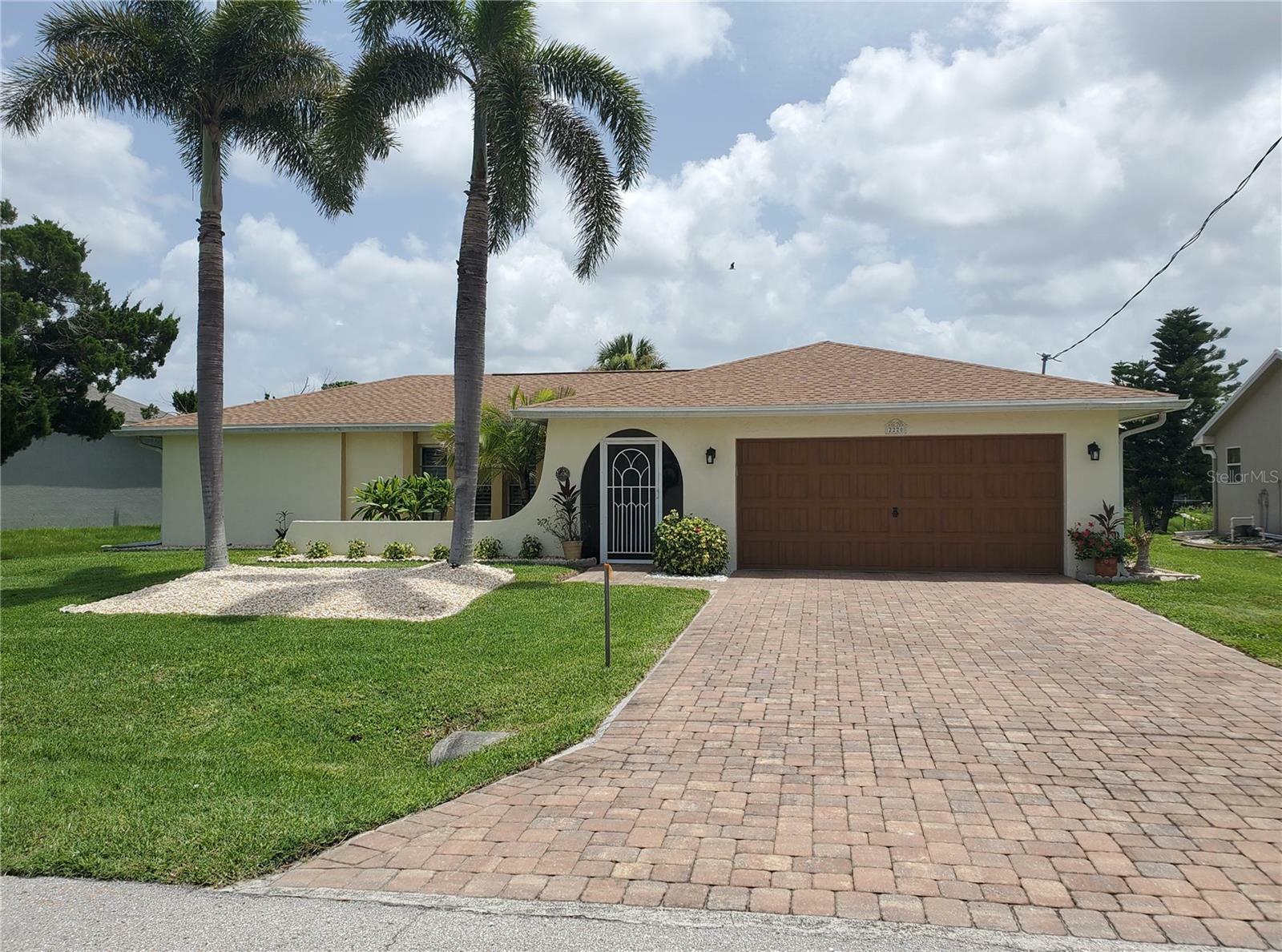 Property Photo: 2220 Broad Ranch Dr FL 33948