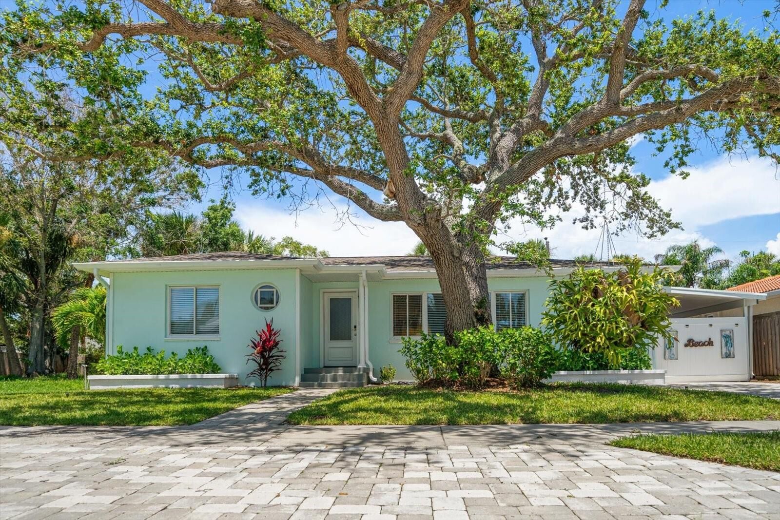 Property Photo: 745 Bruce Avenue FL 33767