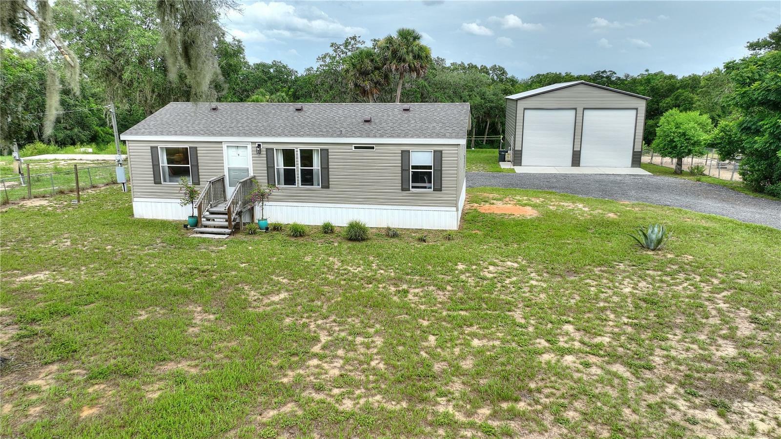 Property Photo: 1208 Varner Road FL 33837