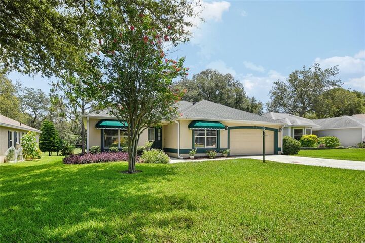 Property Photo: 516 Loma Paseo Drive FL 32159