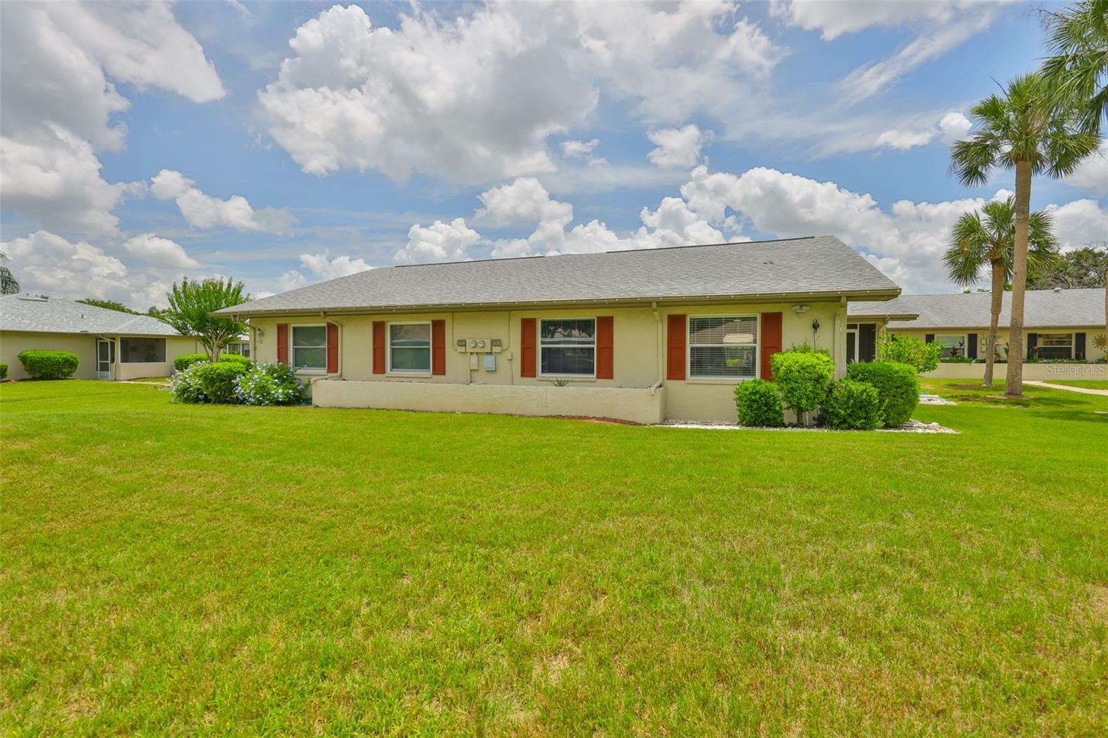 Property Photo: 1905 Canterbury Lane 17 FL 33573