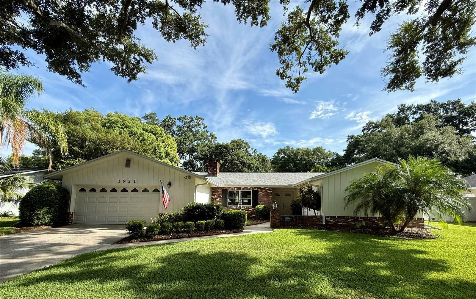 Property Photo: 1921 Japonica Road FL 32792