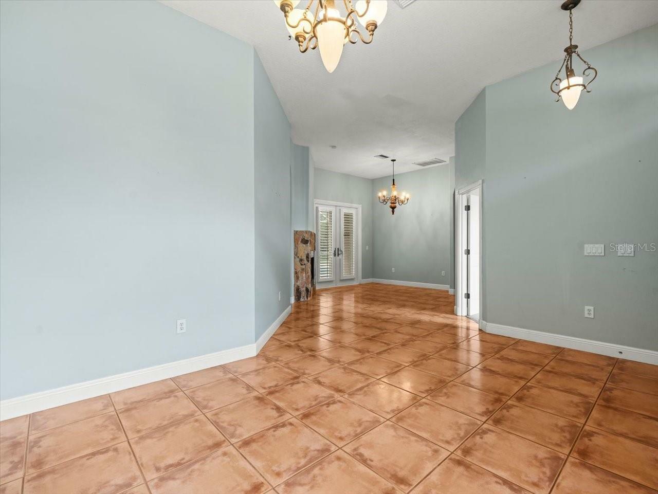 Property Photo: 2409 Heather Manor Lane FL 33549