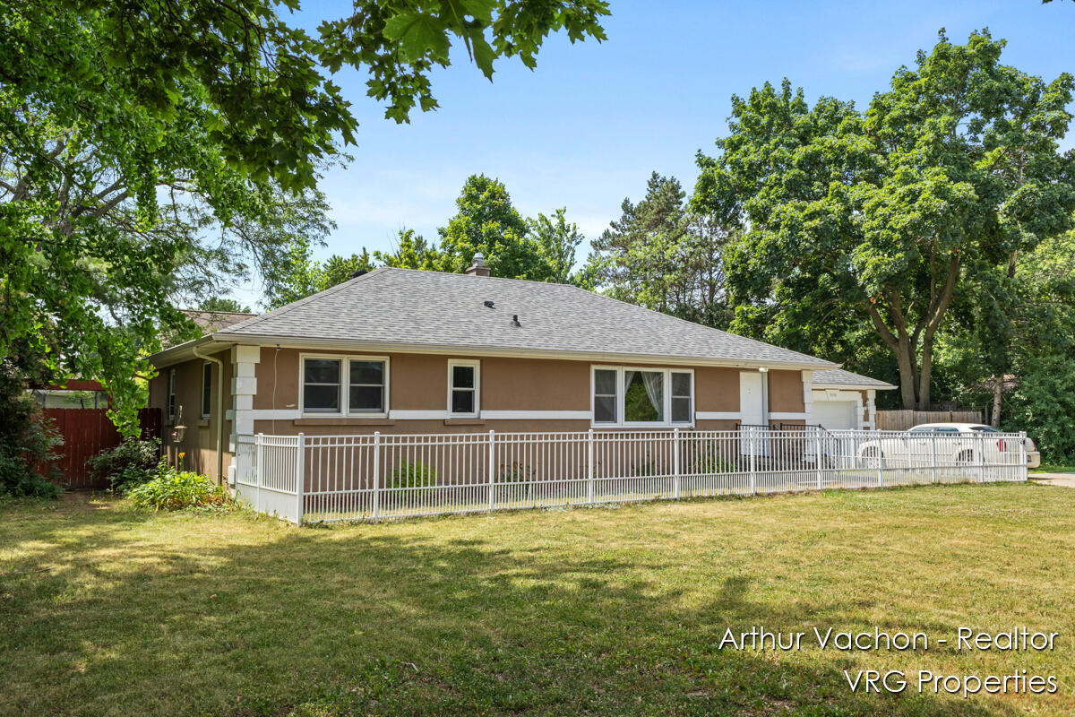 Property Photo: 3330 Bradford Street MI 49525-3317