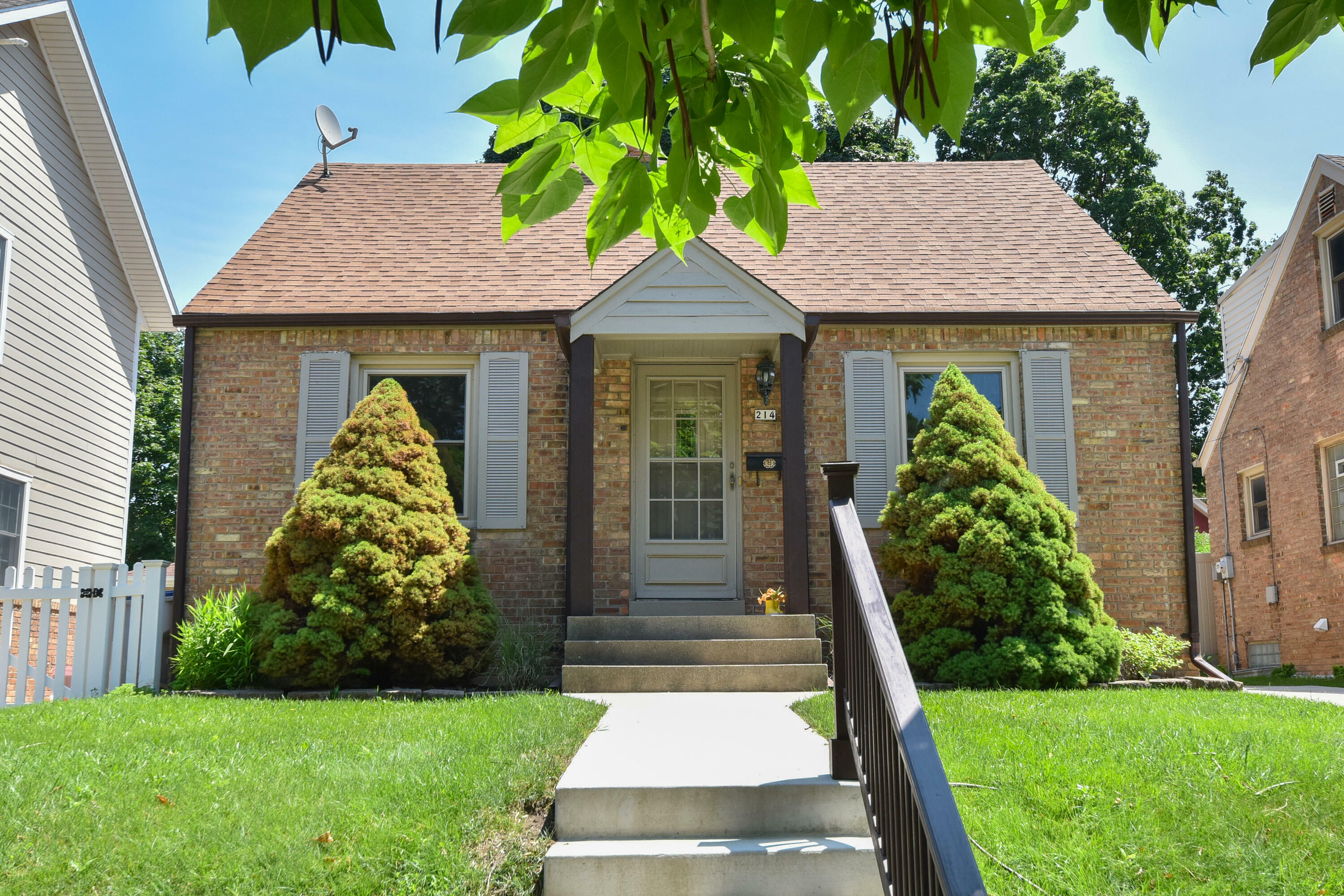 Property Photo: 214 S 78th St WI 53214