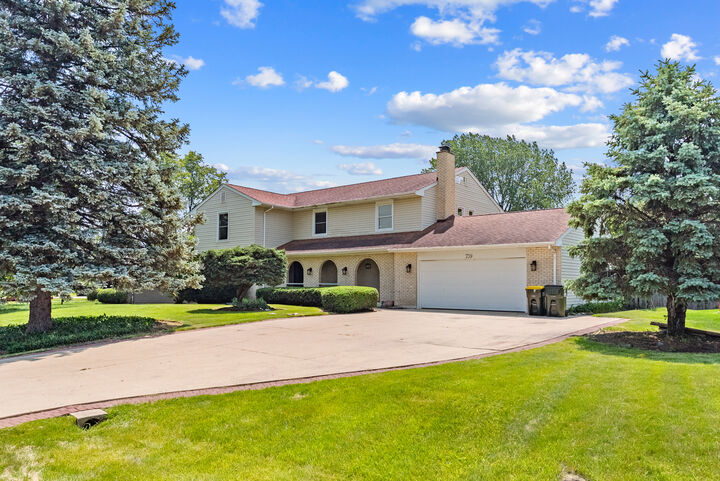 Property Photo:  739 Crest Avenue  IL 60193 