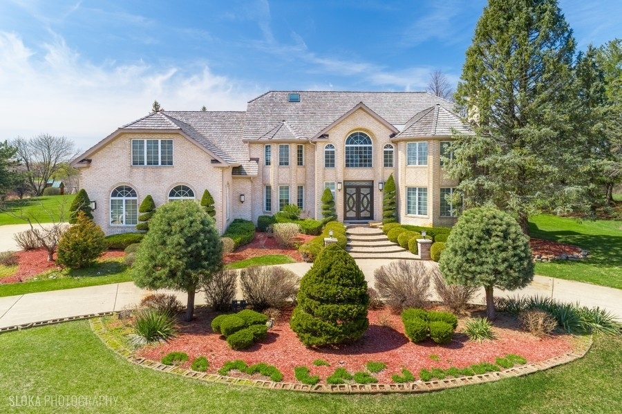 Property Photo: 22 Westlake Drive IL 60010