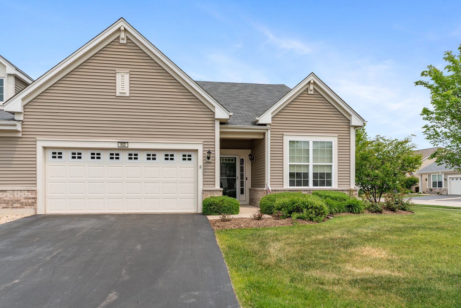552 Autumn Circle  Pingree Grove IL 60140 photo