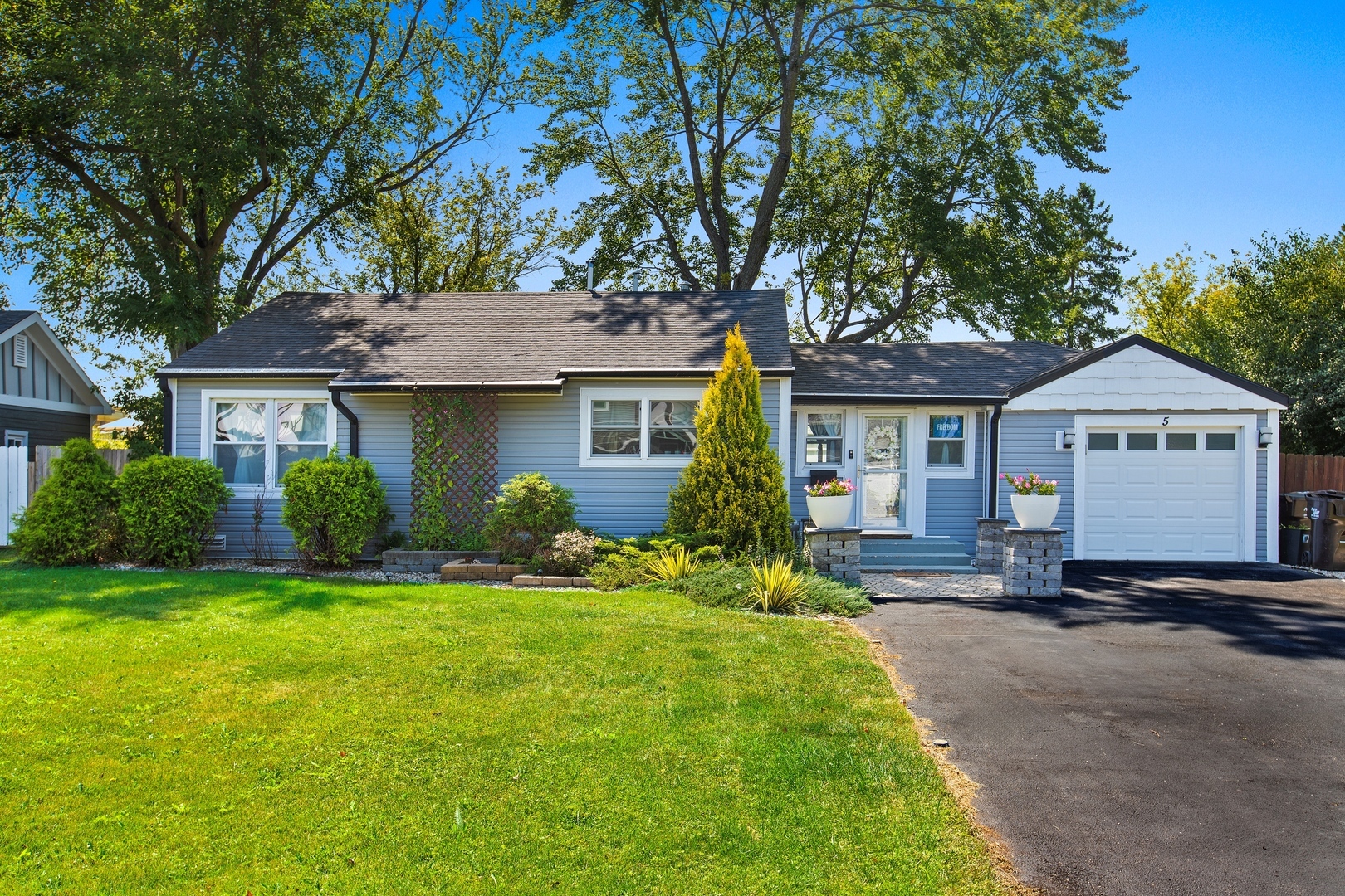 Property Photo: 5 Pamela Road IL 60047