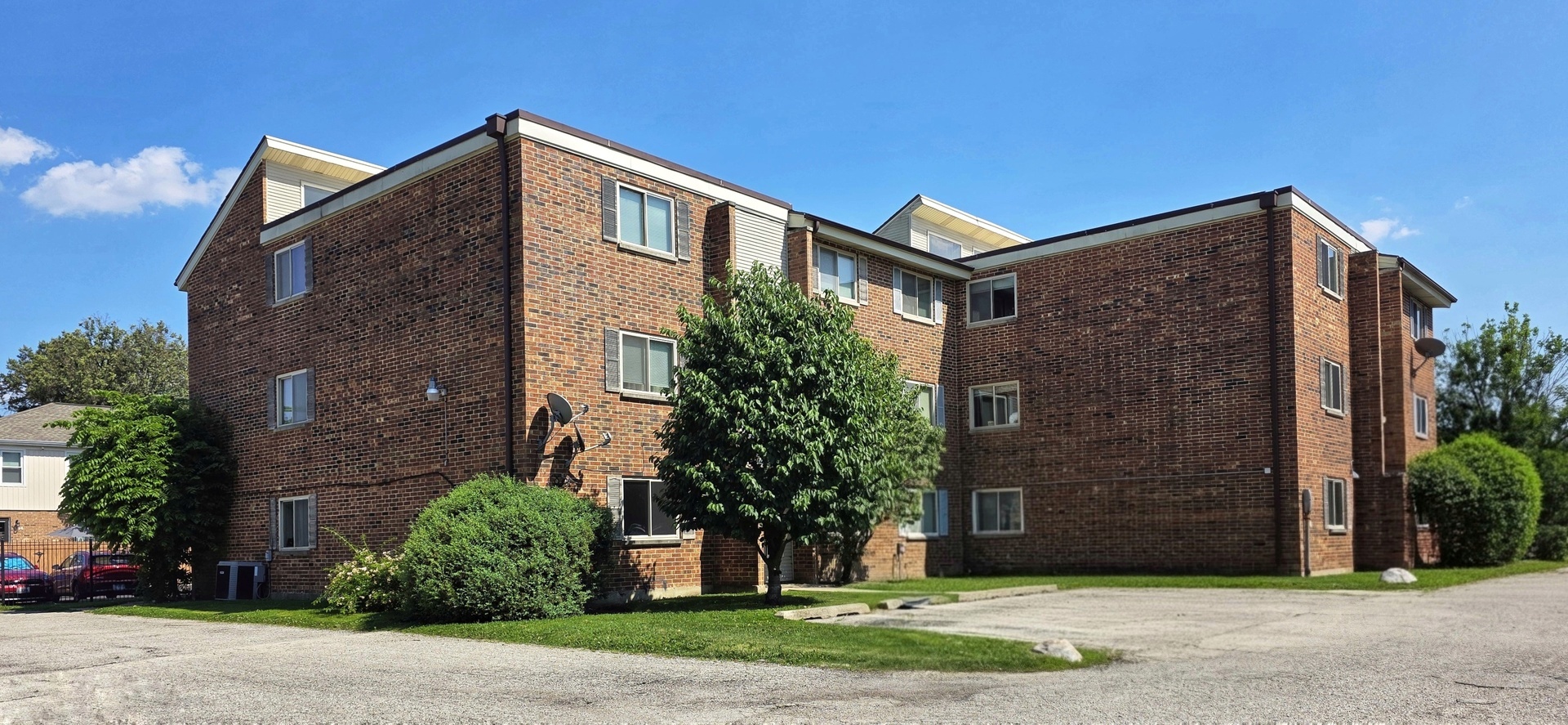 Property Photo: 3223 W Lake Avenue 1C IL 60026