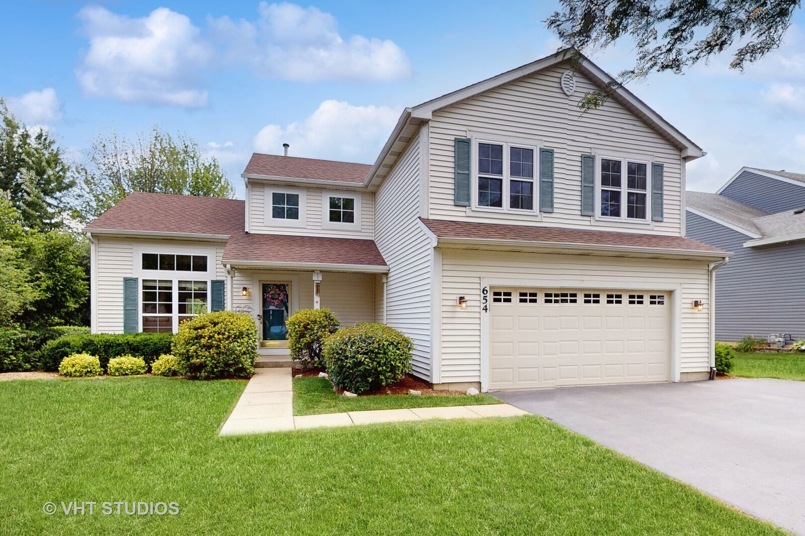 Property Photo: 654 Linden Drive IL 60188