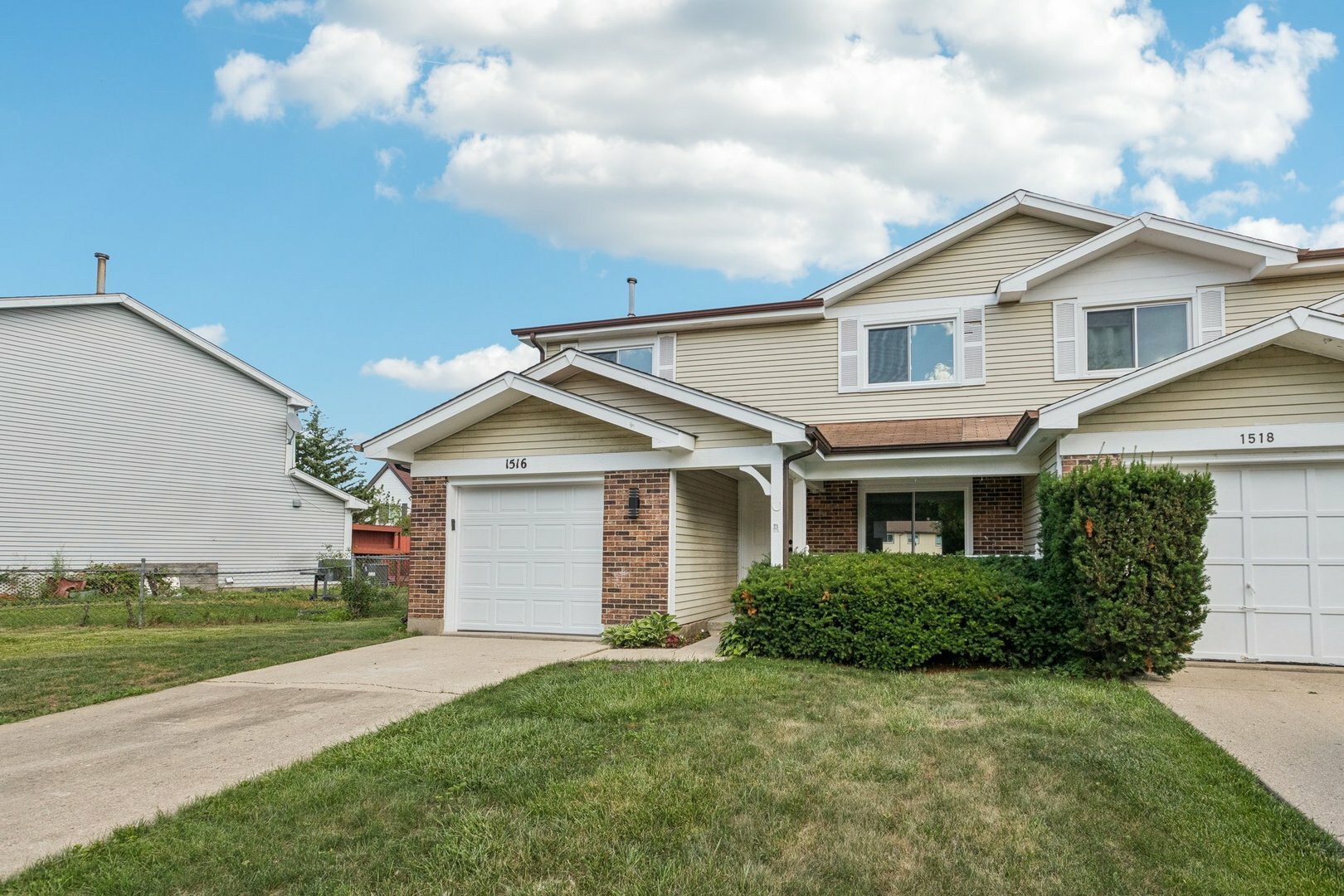 Property Photo: 1516 Laguna Court IL 60090