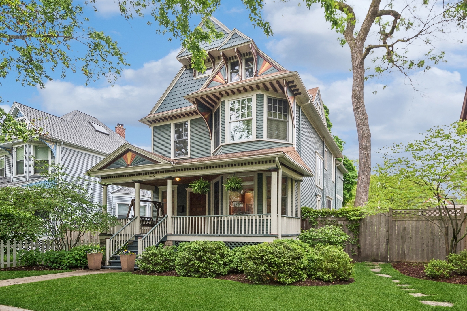 Property Photo: 6723 N Greenview Avenue IL 60626