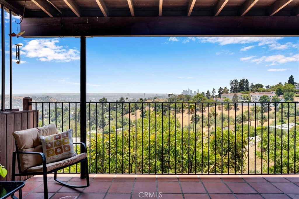 Property Photo:  585 W Avenue 46  CA 90065 