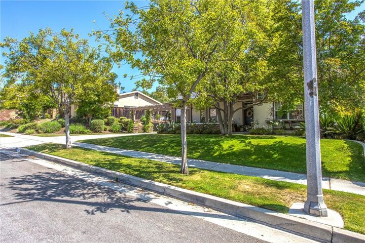 Property Photo:  512 Golden West Drive  CA 92373 