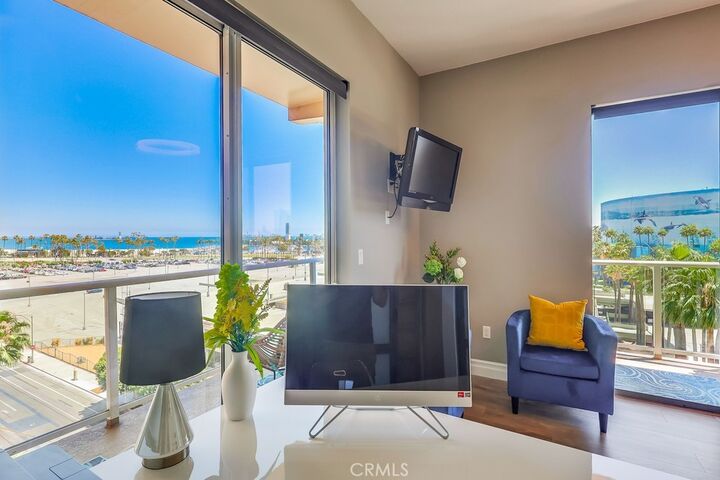 Property Photo: 488 E Ocean Boulevard 502 CA 90802