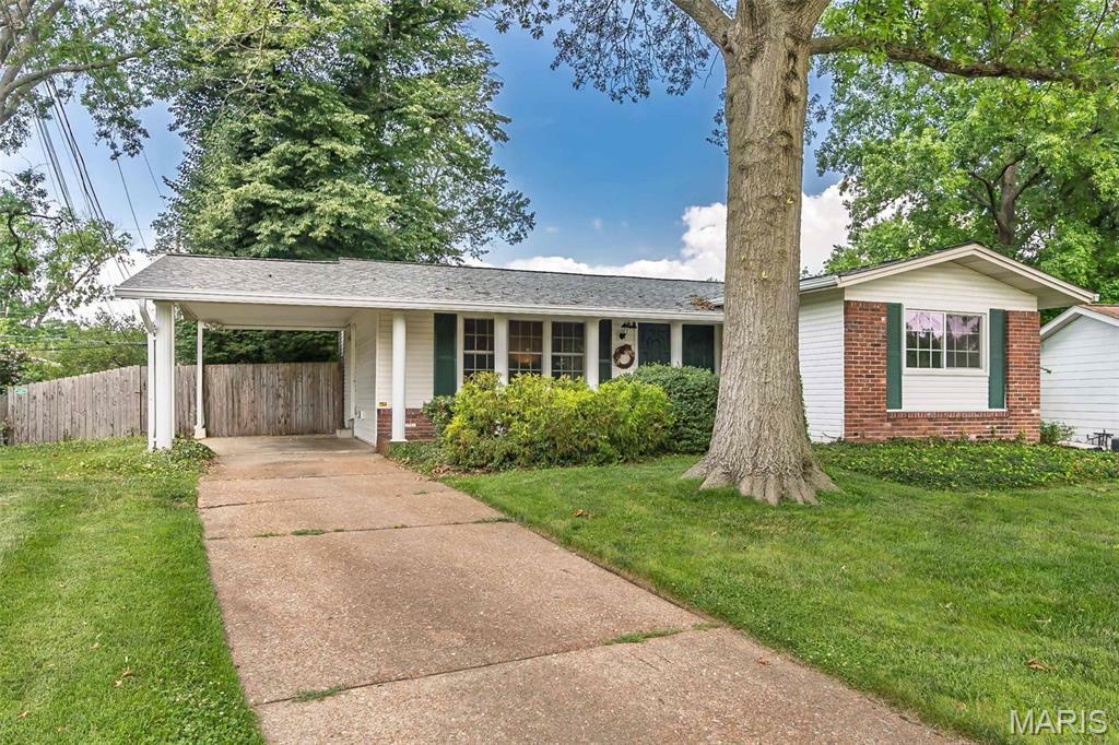 Property Photo: 12432 Glennoble Drive MO 63043