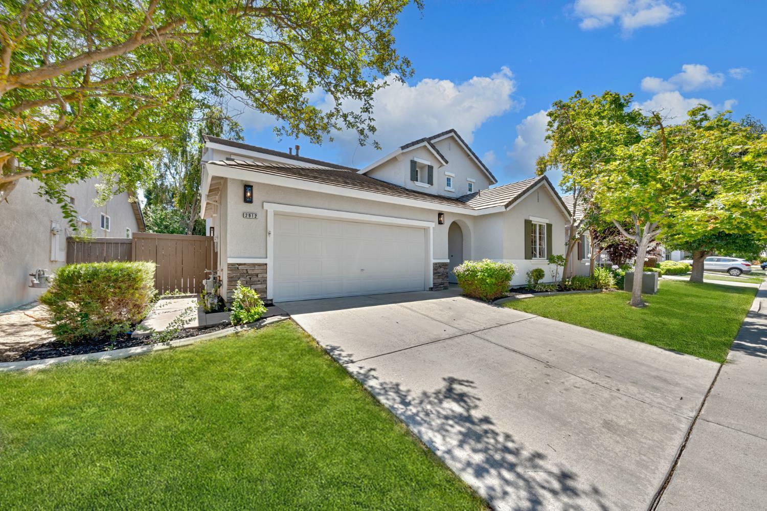 Property Photo: 2912 Cinnamon Teal Circle CA 95757