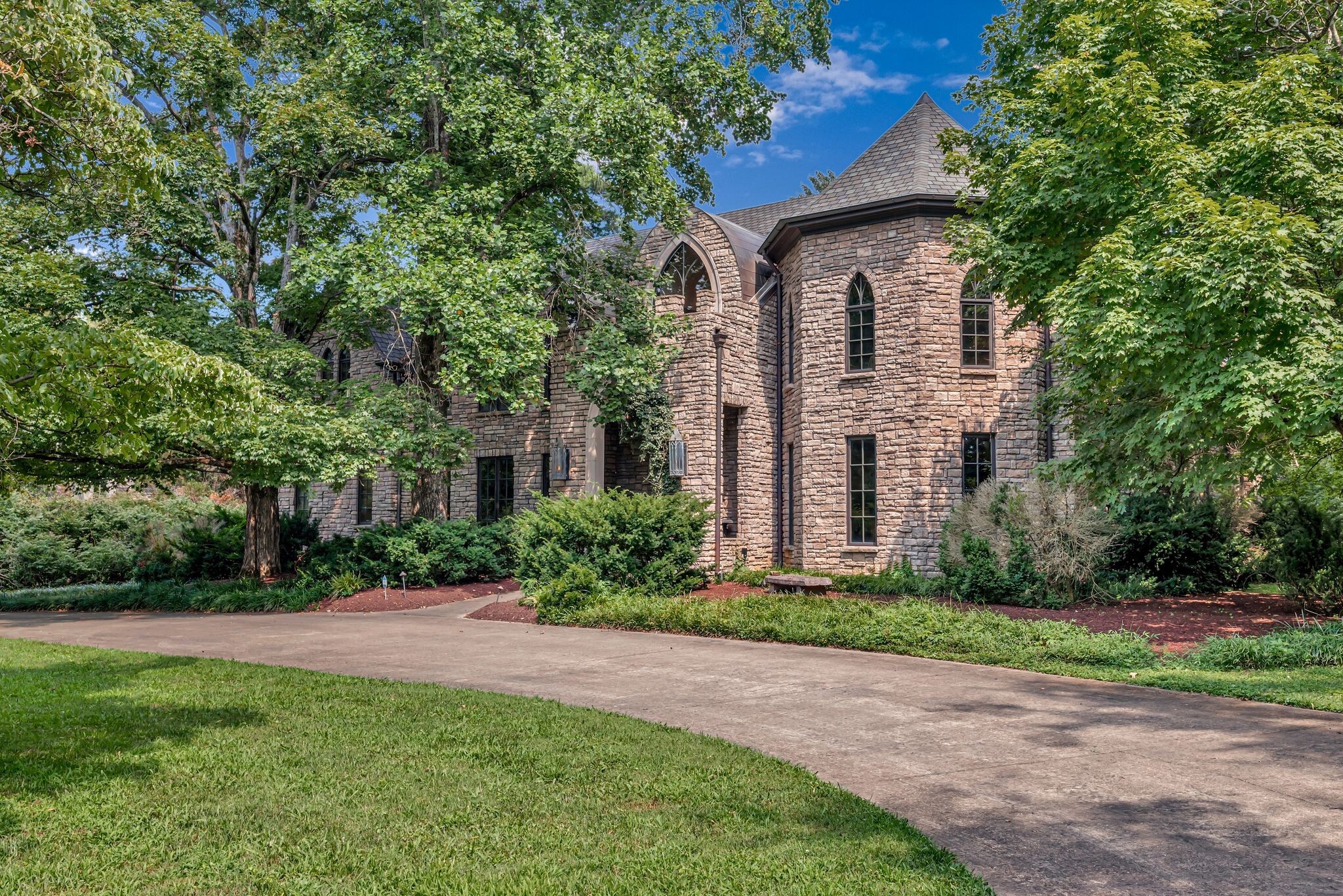 Property Photo: 1108 Belle Meade Blvd TN 37205