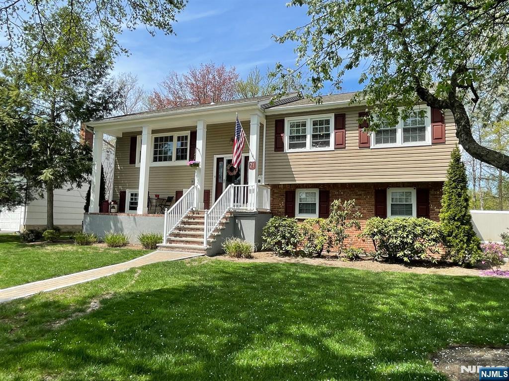 21 Laurel Court  Paramus NJ 07652 photo