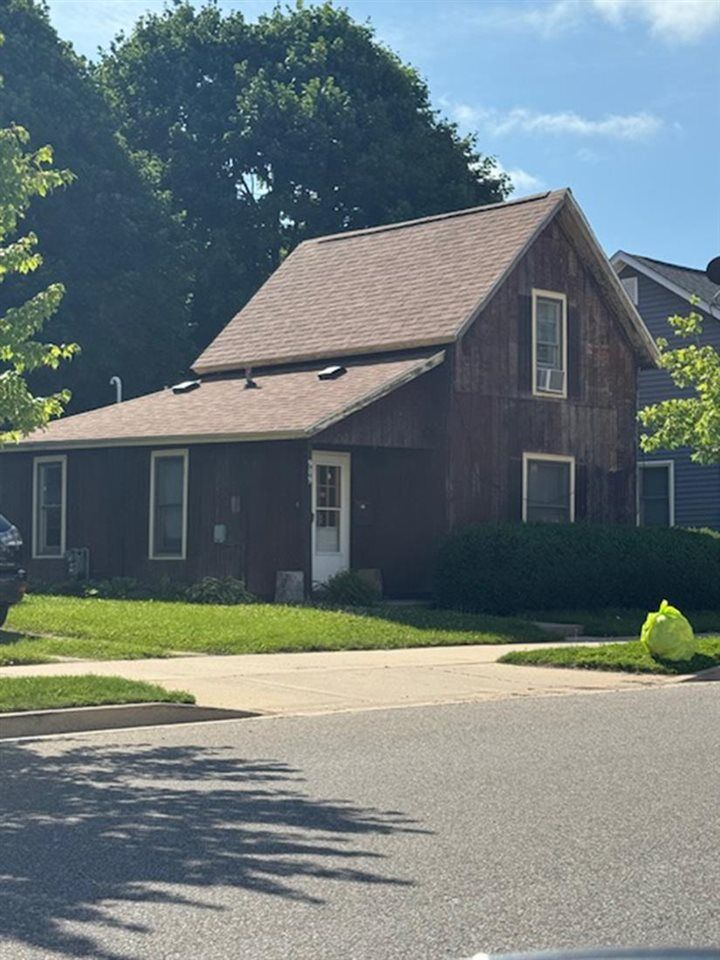 Property Photo:  909 Emmet  MI 49770 