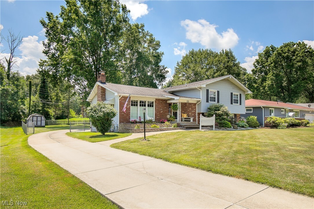 Property Photo:  850 Robinson Avenue  OH 44203 