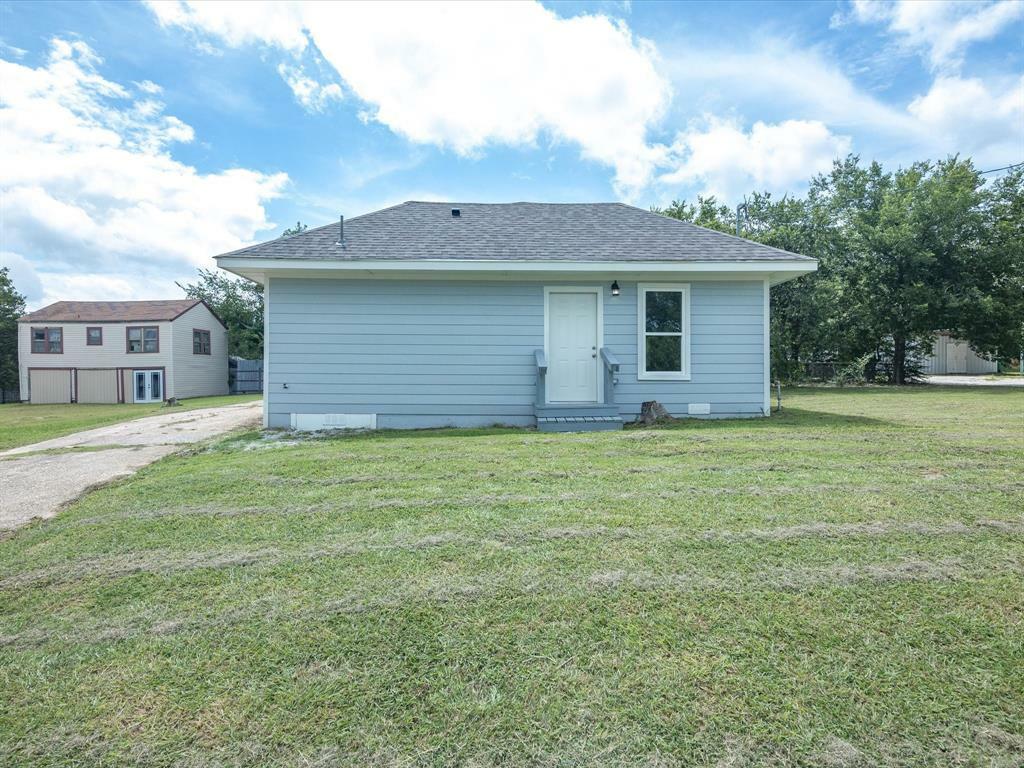 Property Photo: 207 N Mill Street TX 76230