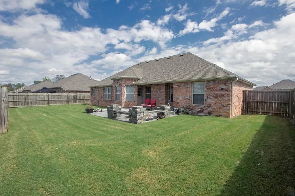 Property Photo: 3100 SW Bensonwood Street AR 72713