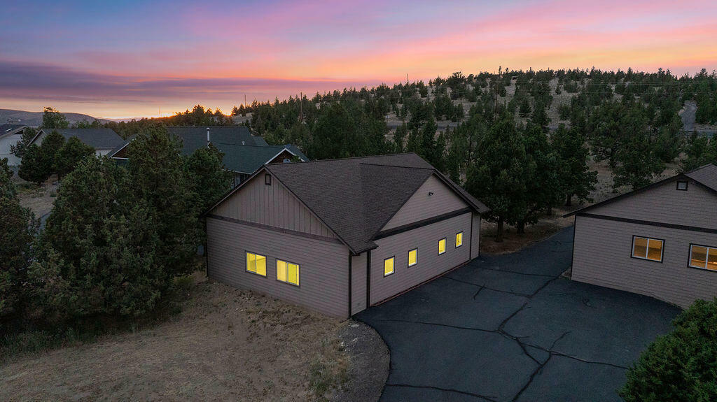 Property Photo: 2263 SE Landings Way OR 97754