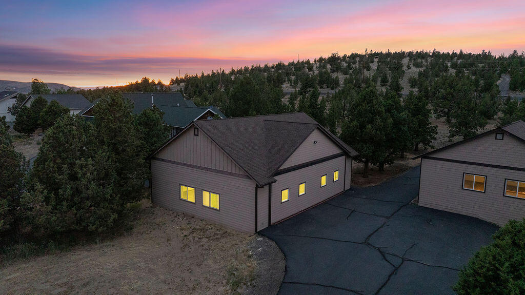 Property Photo: 2263 SE Landings Way OR 97754