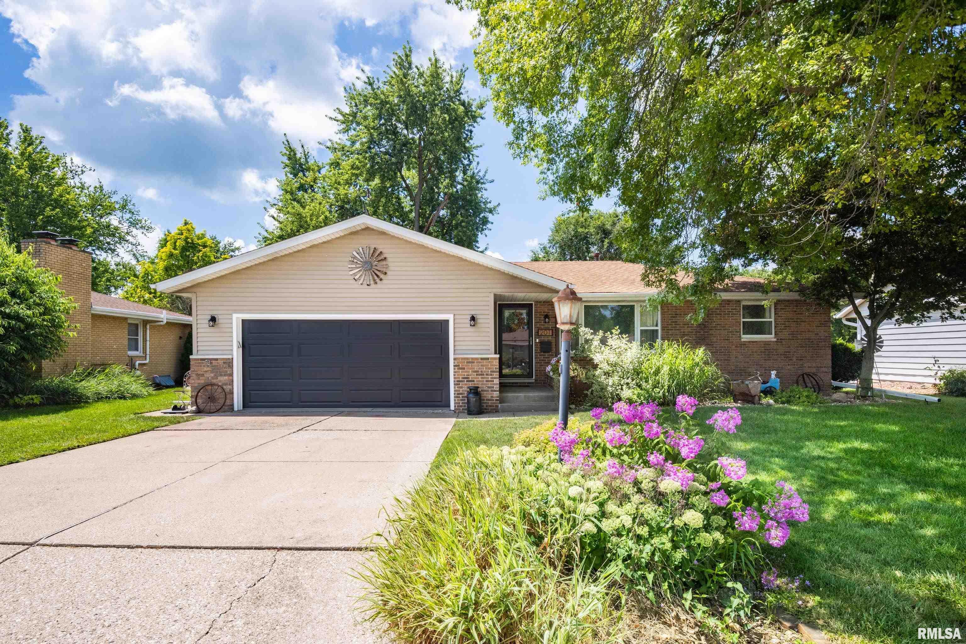 Property Photo: 201 N Oklahoma Avenue IL 61550