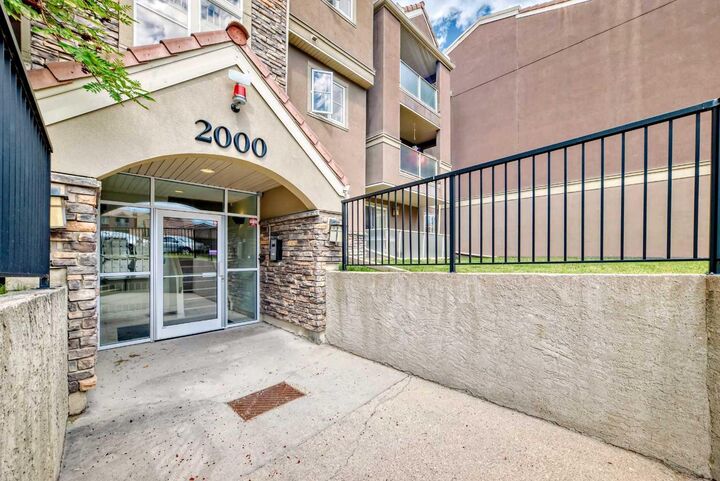 Property Photo: 2033 Edenwold Heights NW 33 AB T2A 3Y2