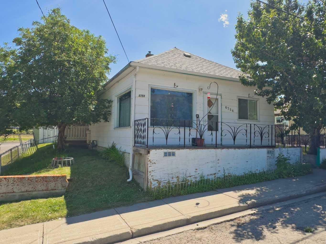 6754 17 Avenue  Coleman AB T0K 0M0 photo