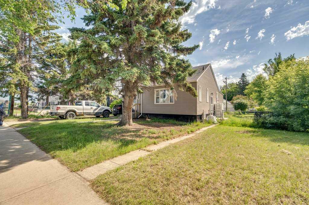5257 52 Street  Lacombe AB T4L 1H8 photo