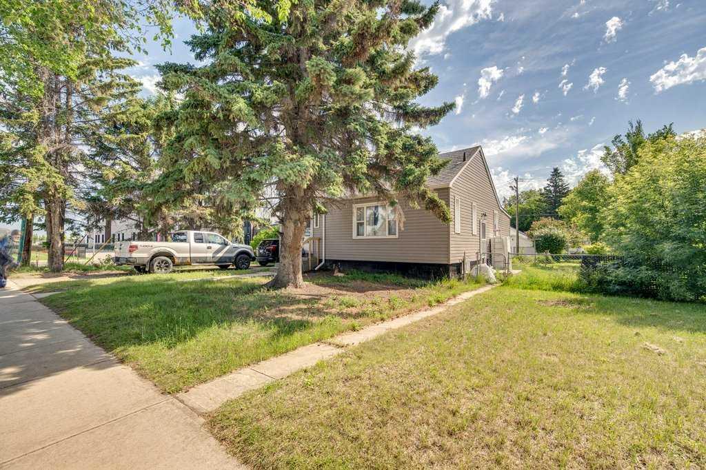 Property Photo: 5257 52 Street AB T4L 1H8