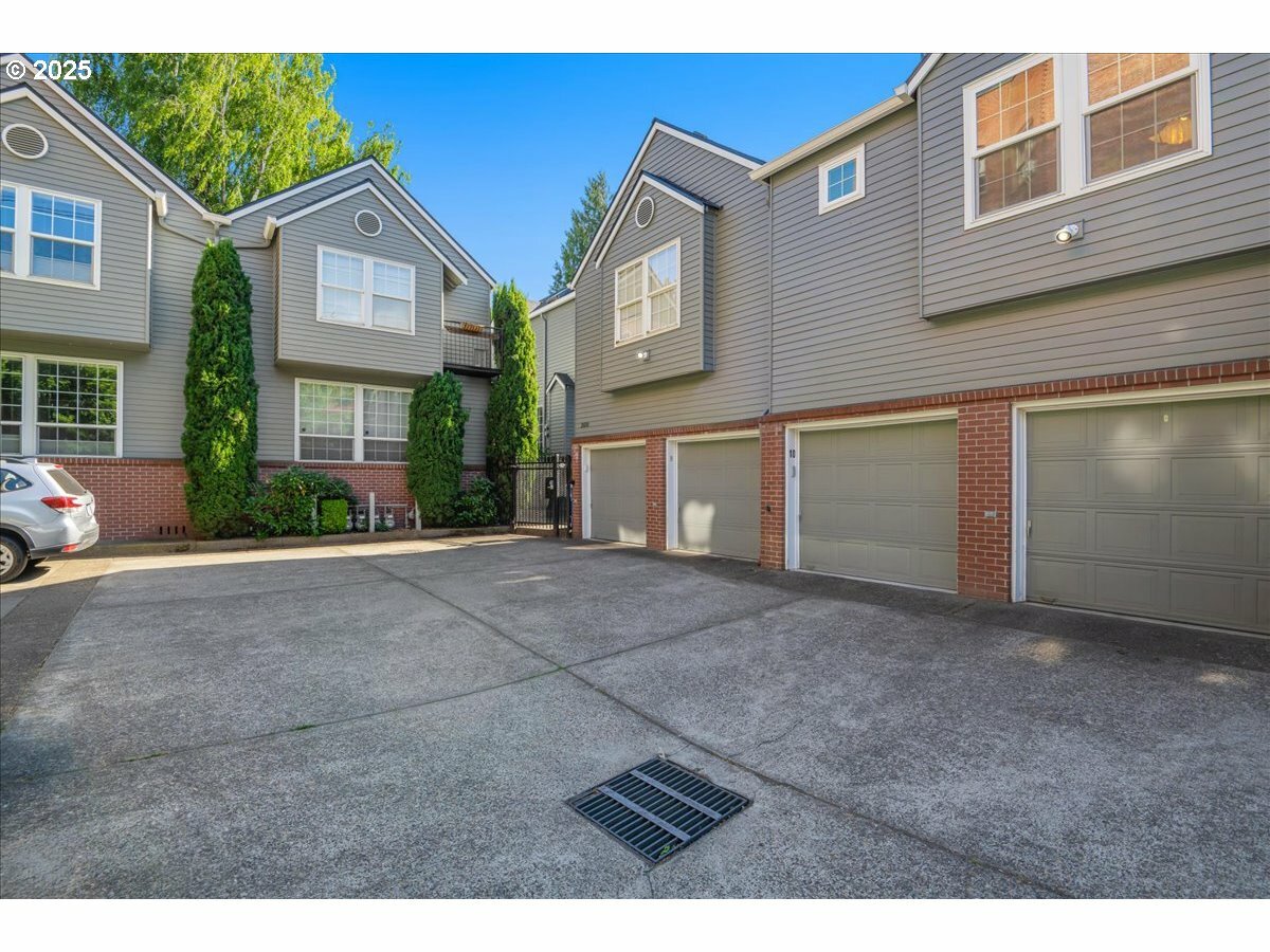 Property Photo: 2020 NW Lovejoy St 7 OR 97209
