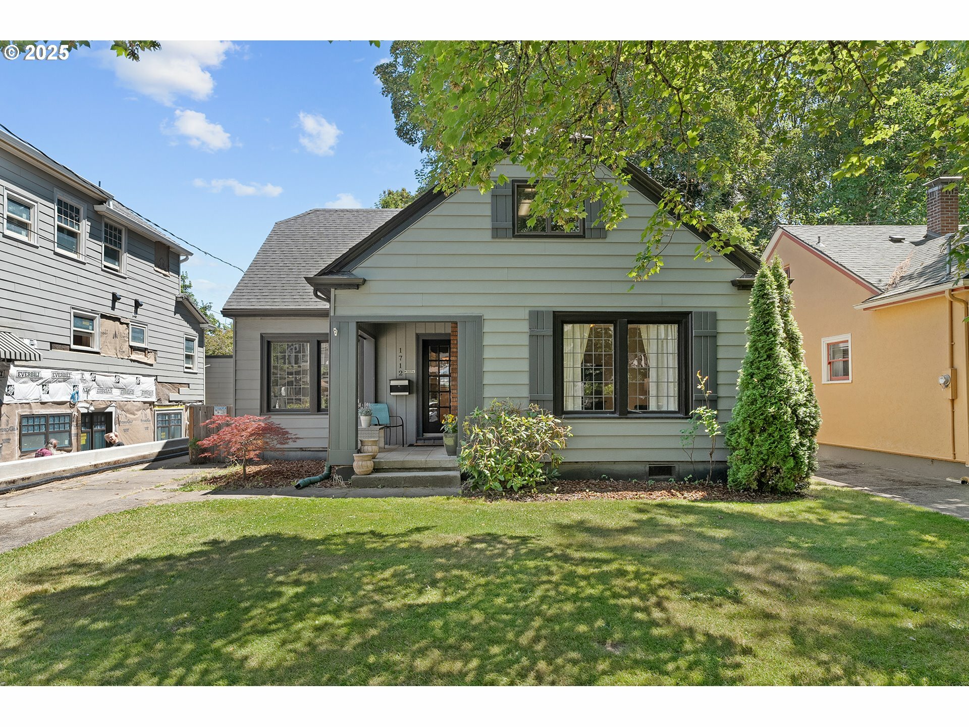 Property Photo:  1712 SE 38th Ave  OR 97214 