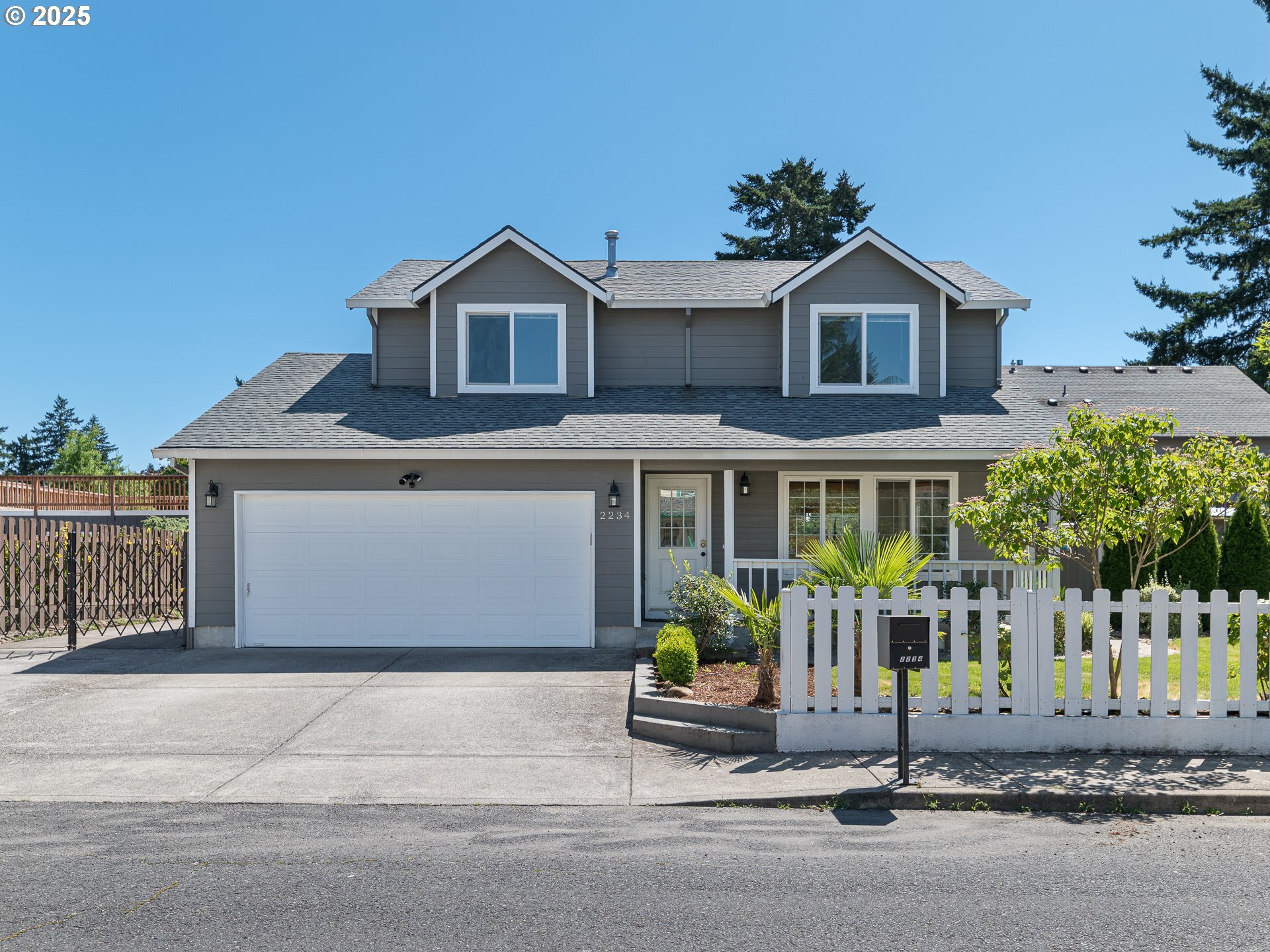 Property Photo: 2234 SE 131st Pl OR 97233