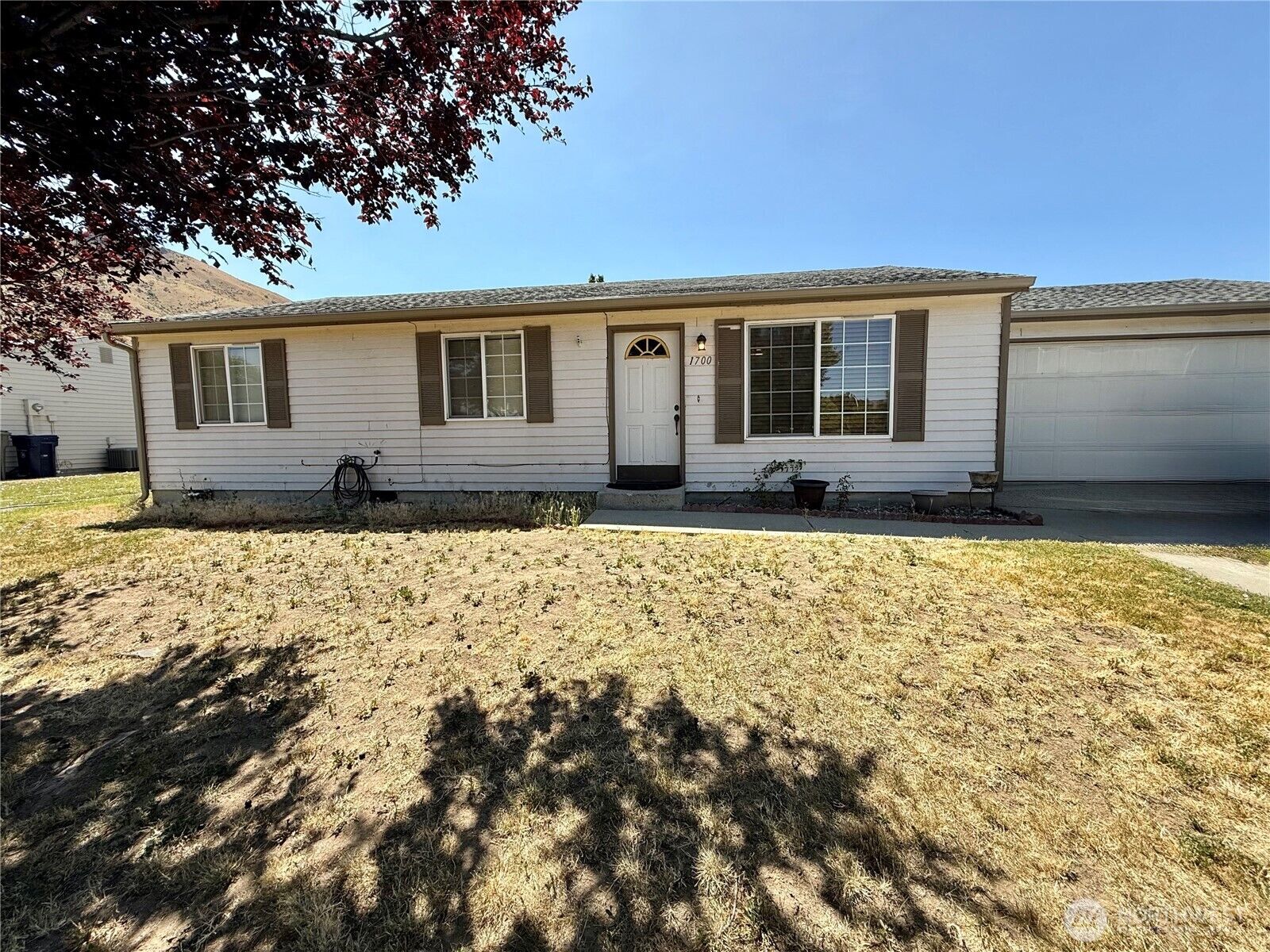 Property Photo: 1700 Lincoln Park Circle WA 98801